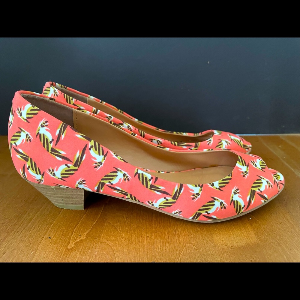 Perky, parrot fabric design summer-y shoes